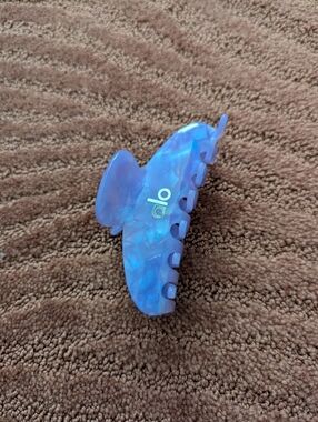 ALO Yoga Iridescent Blue Marbled Hair Claw Clip NWOT
